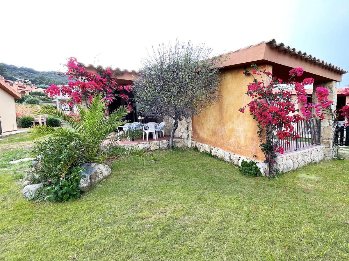 Erika Villa Castiadas Ngoại thất bức ảnh